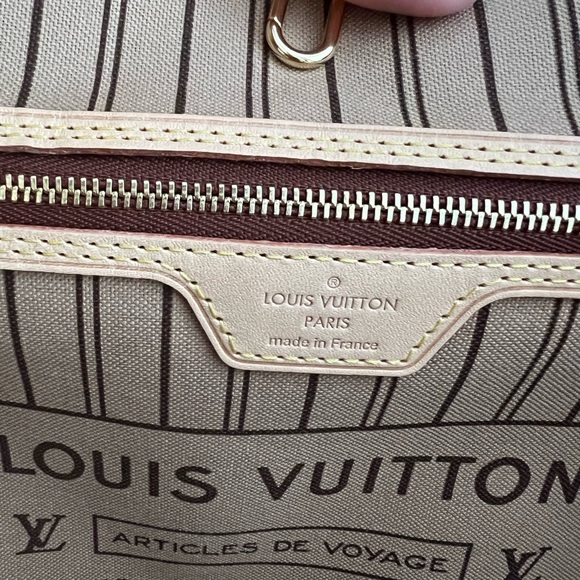 SOLD Authentic Louis Vuitton Neverfull GM with Pouch - Picture 4 of 10